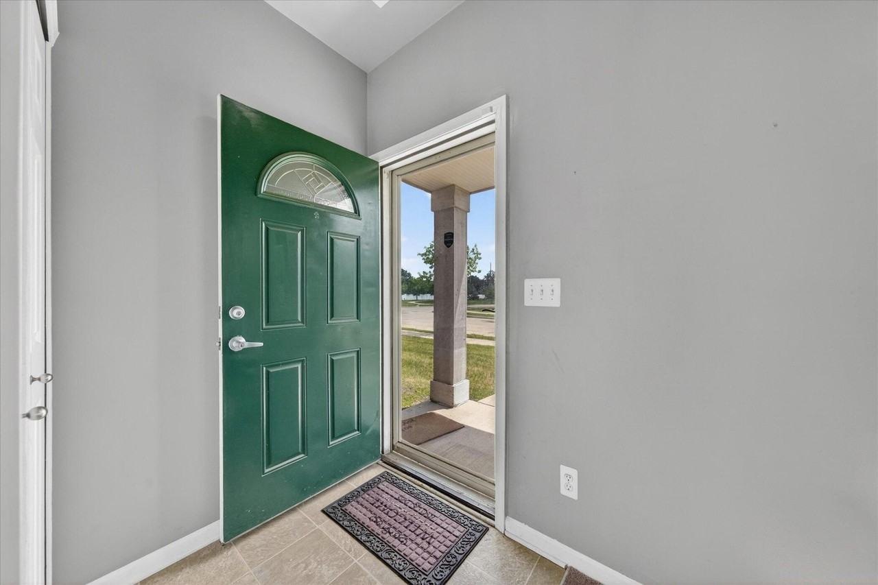 23668 Northstone Village Dr - Photo 5 of 30