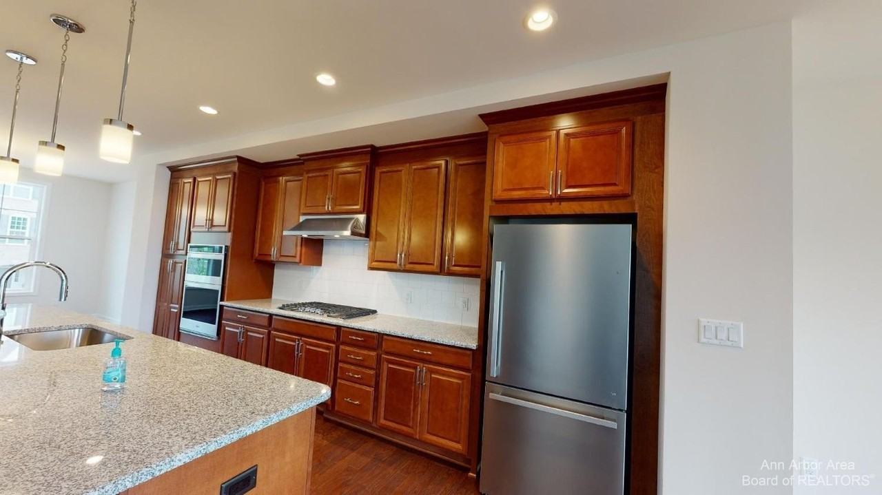 2704 S Spurway Dr - Photo 5 of 46