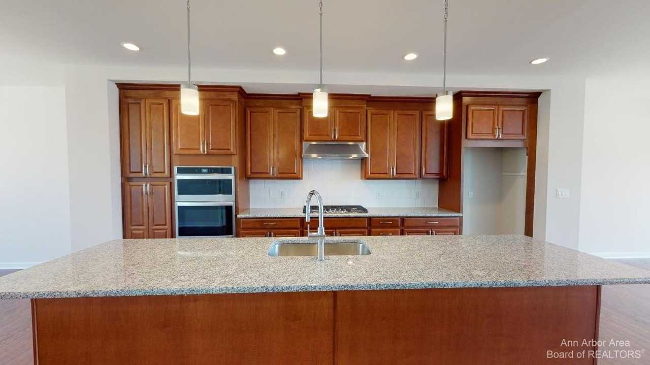 2704 S Spurway Dr - Photo 6 of 46