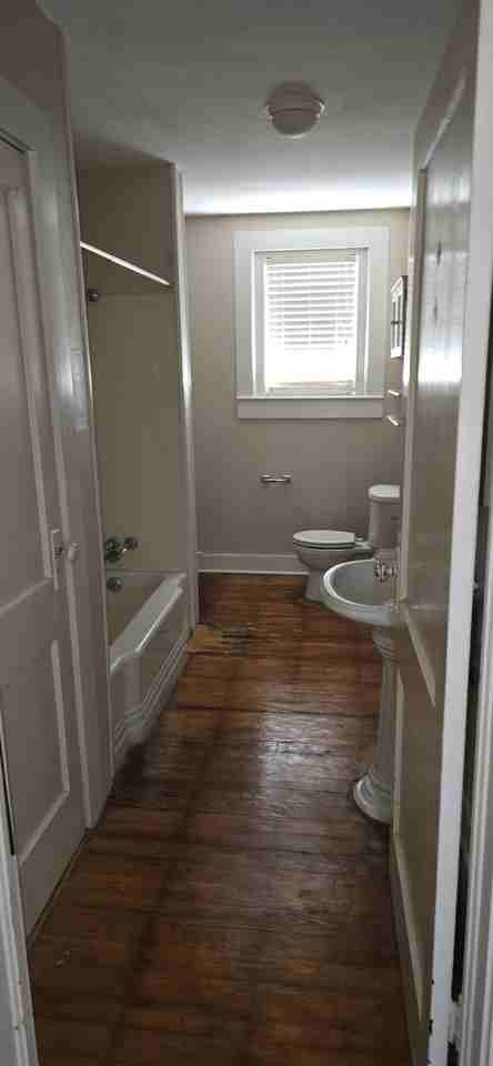 411 W 27th St #1 - Photo 3 of 8