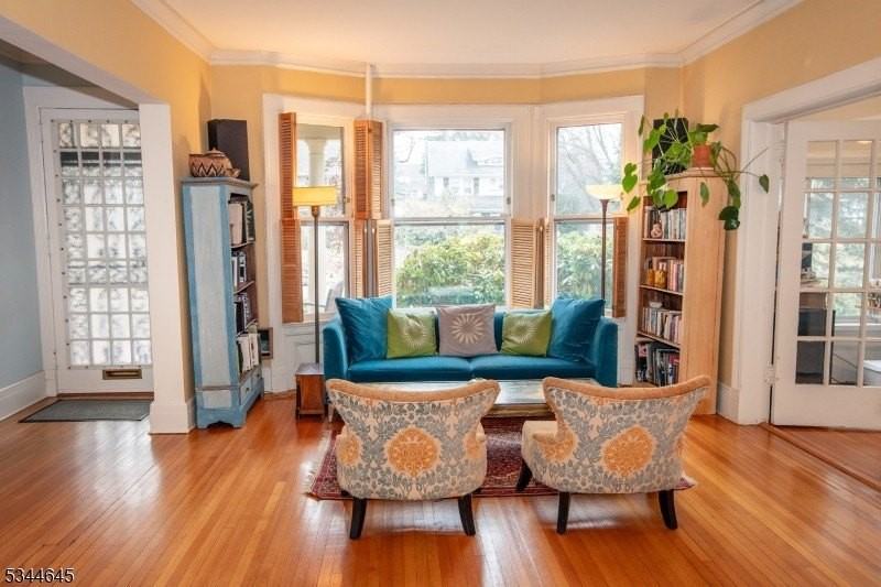 110 Montclair Ave - Photo 4 of 50