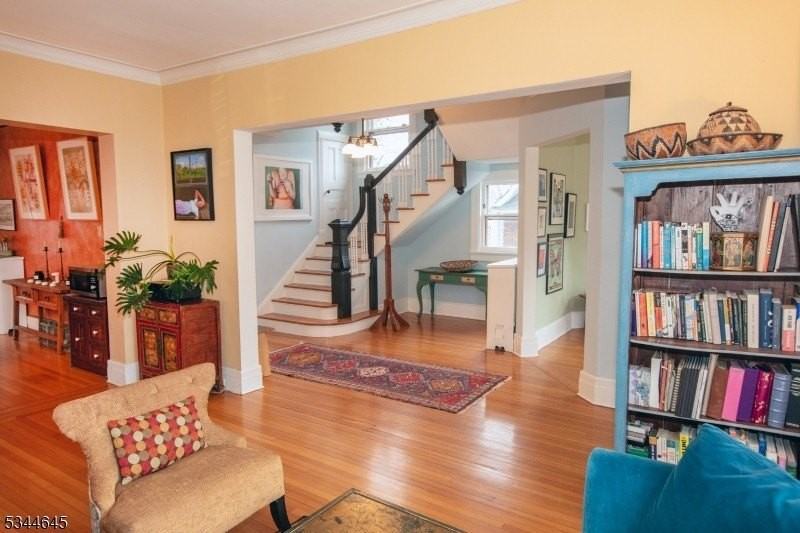 110 Montclair Ave - Photo 7 of 50