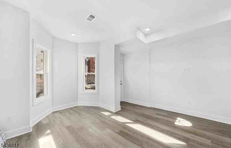 1119 Hampton Pl #1 - Photo 2 of 12