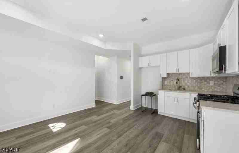 1119 Hampton Pl #1 - Photo 4 of 12