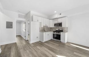featured image of 1119 Hampton Pl #2