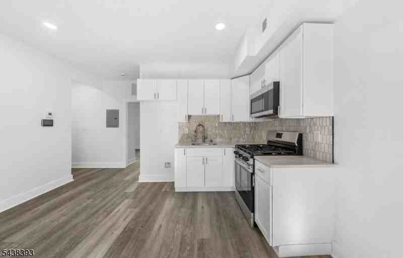 1119 Hampton Pl #2 - Photo 3 of 11