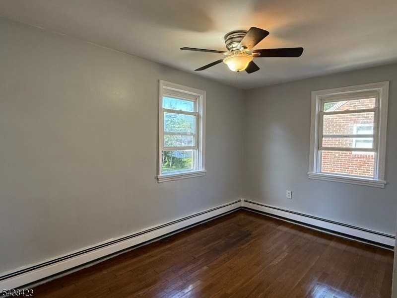 824 2nd St - Photo 5 of 13