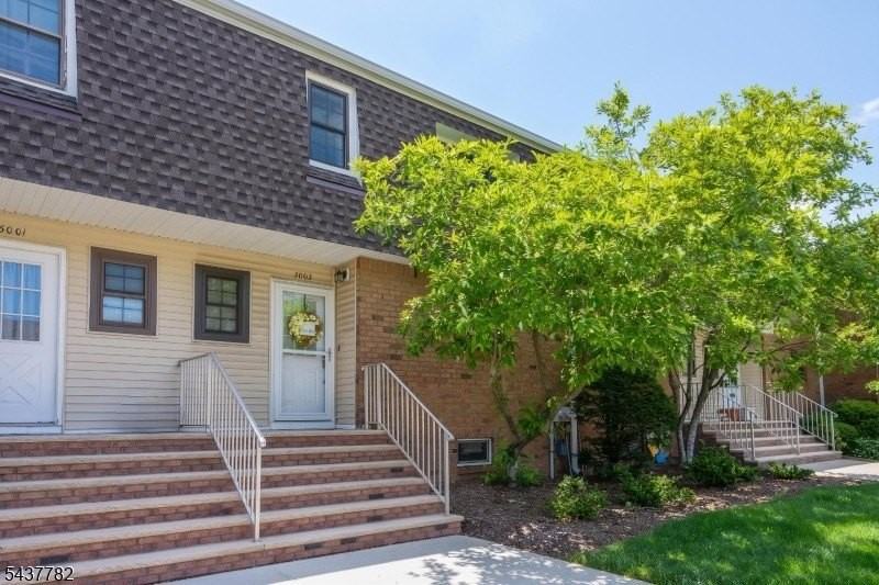 3002 Astor Close - Photo 2 of 18