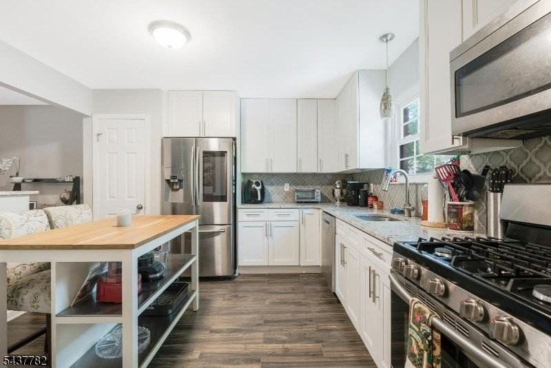 3002 Astor Close - Photo 3 of 18