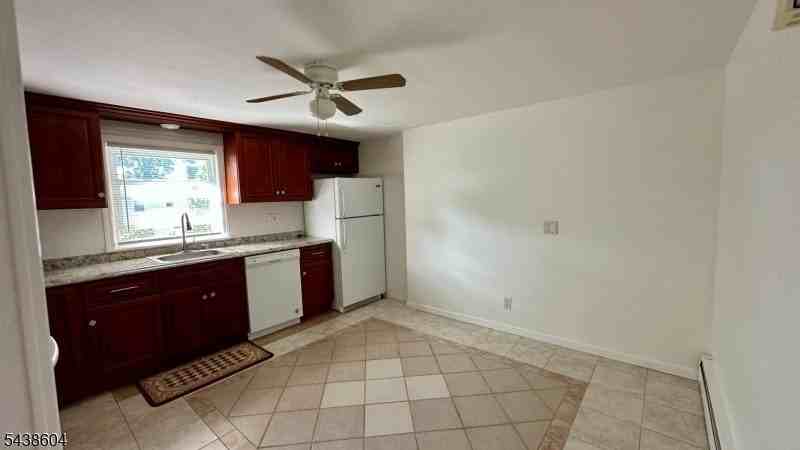 131 E 13th St - Photo 7 of 30
