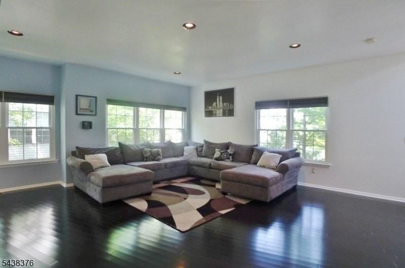 808 Dellwood Ln - Photo 2 of 15