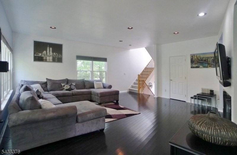 808 Dellwood Ln - Photo 3 of 15