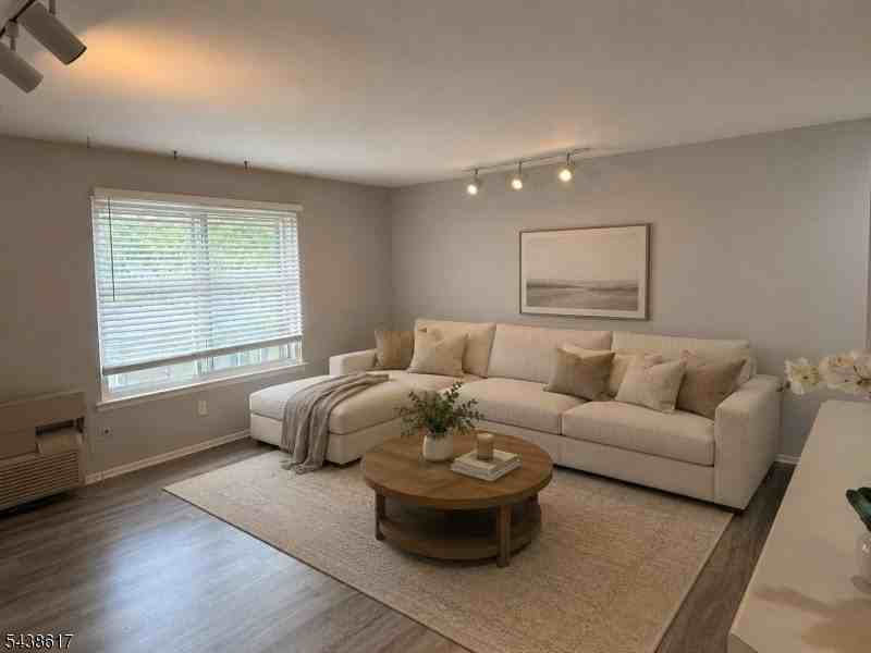 22 Bolton Ct - Photo 2 of 17