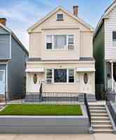 featured image of 28 E 49th St