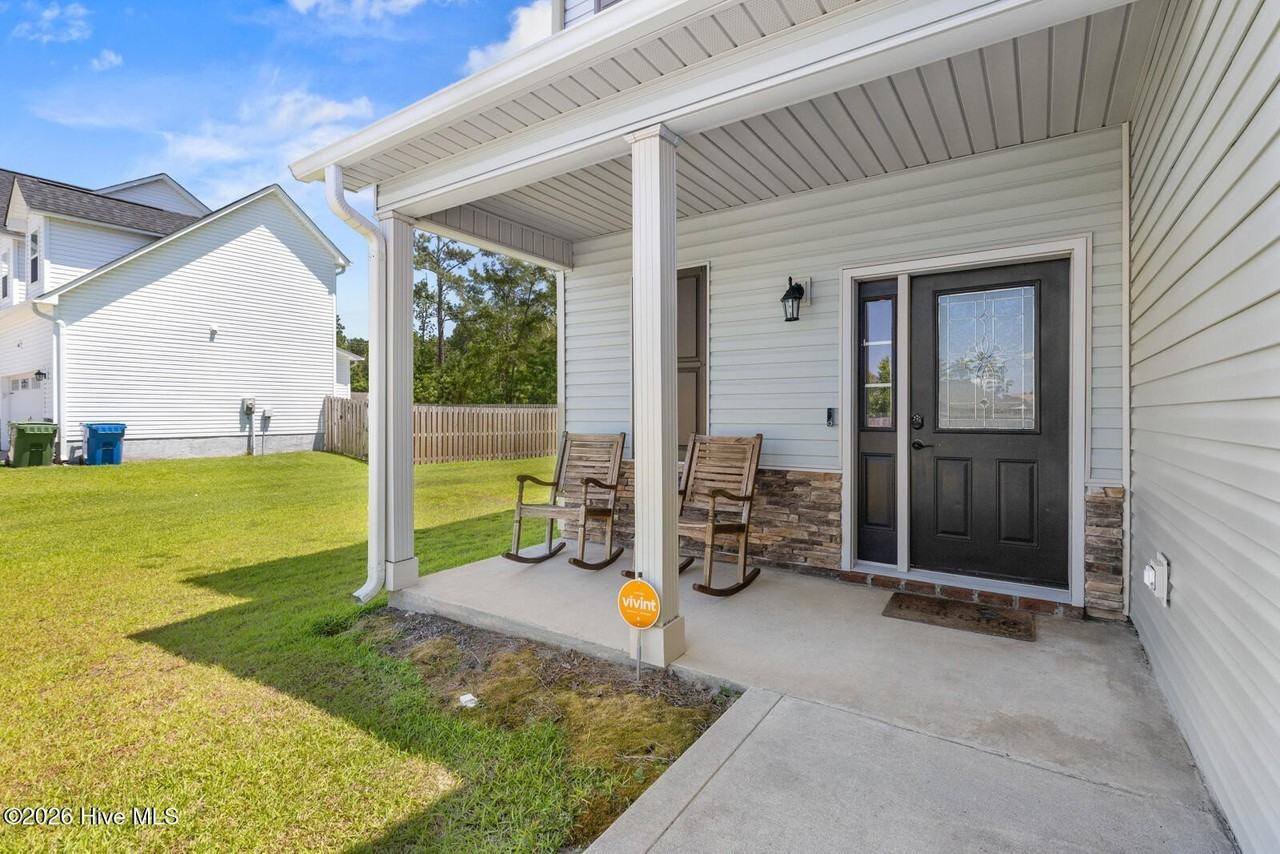 260 Breakwater Dr - Photo 4 of 37