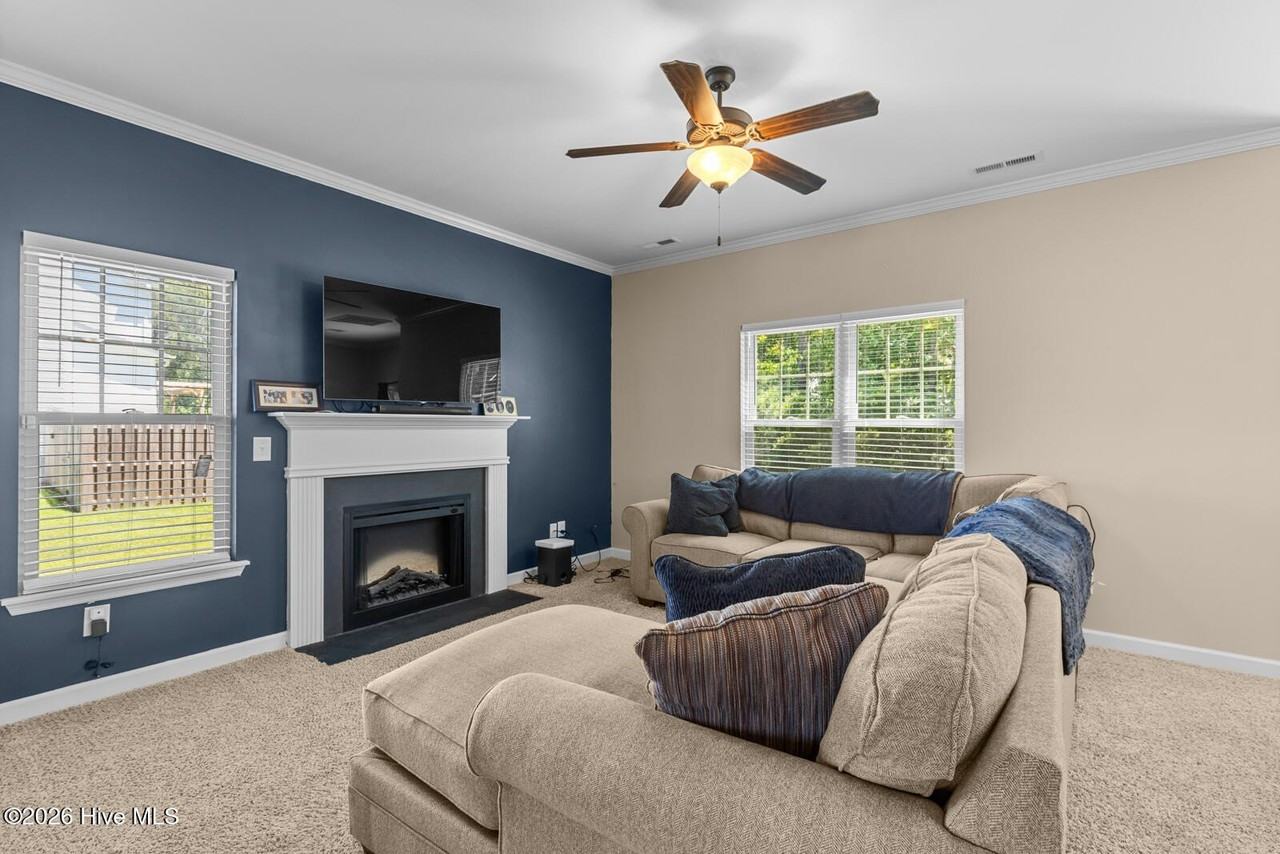 260 Breakwater Dr - Photo 7 of 37