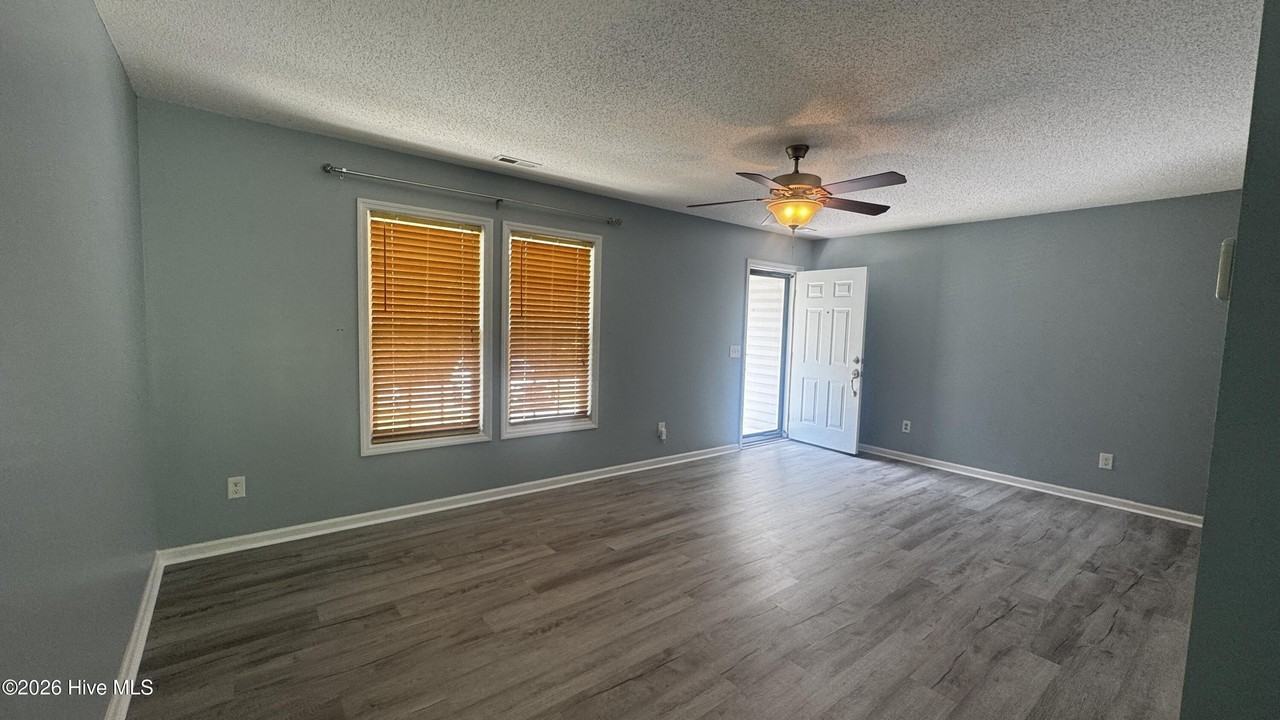 104 Republic Ct - Photo 2 of 23