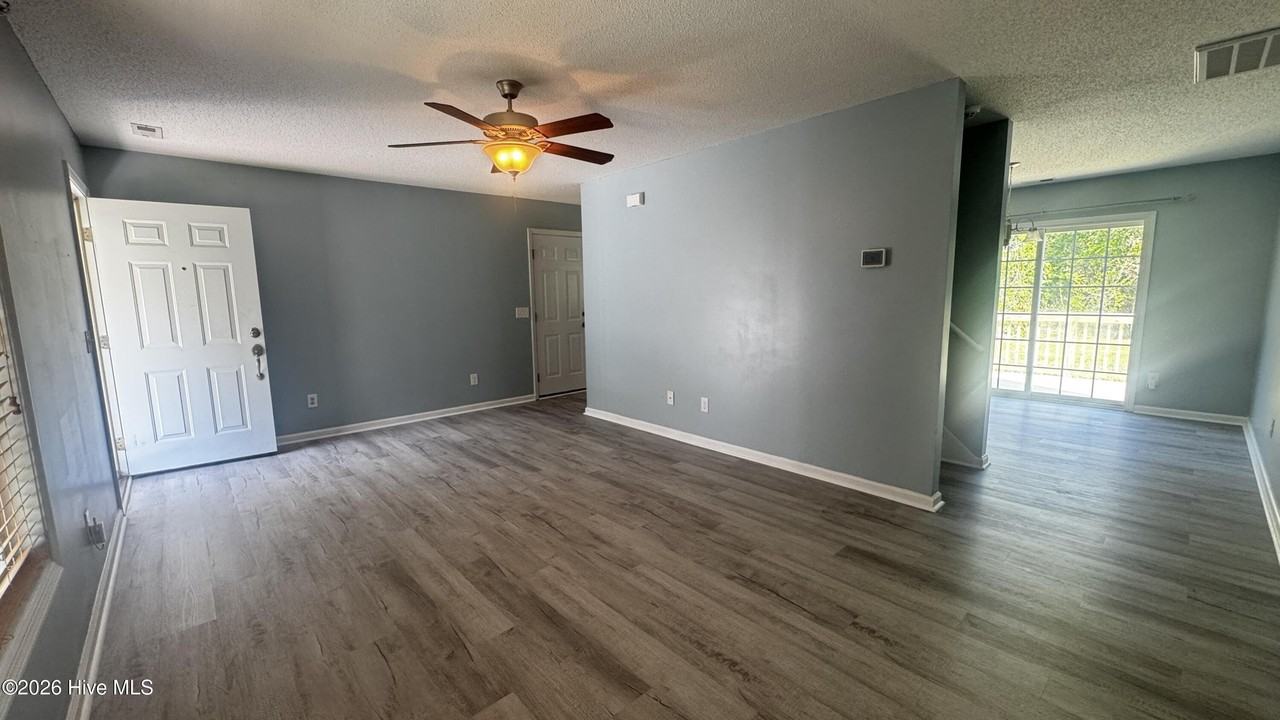 104 Republic Ct - Photo 3 of 23