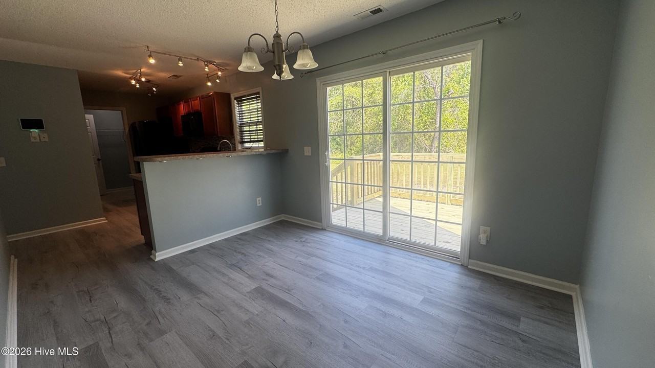104 Republic Ct - Photo 4 of 23