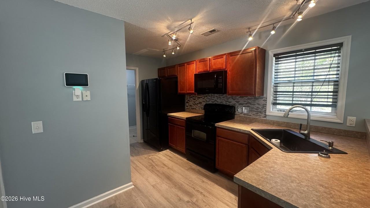 104 Republic Ct - Photo 5 of 23