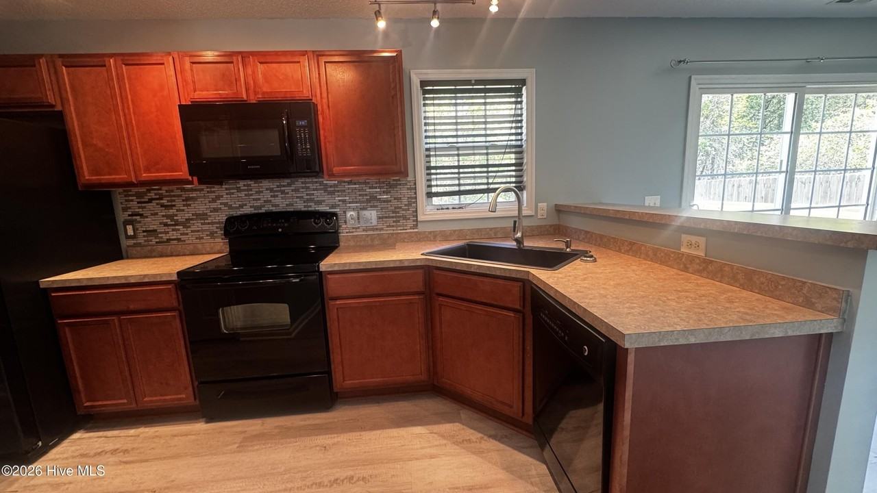 104 Republic Ct - Photo 7 of 23