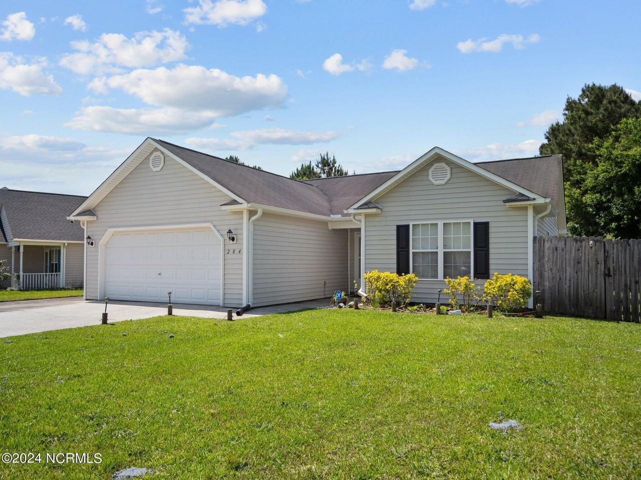 204 Jasmine Ln - Photo 2 of 47