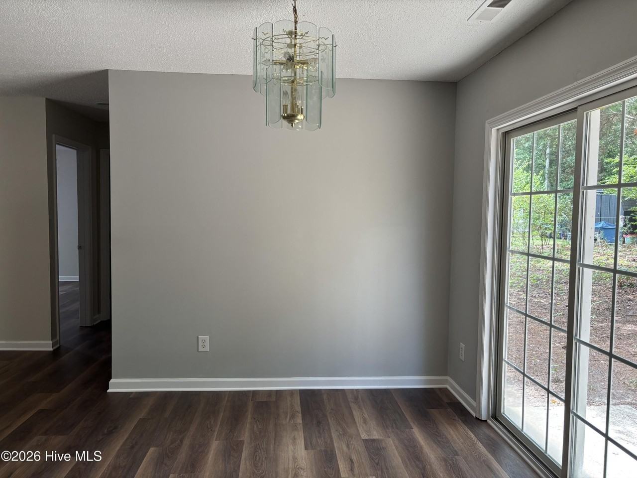 805 Sycamore St - Photo 5 of 12