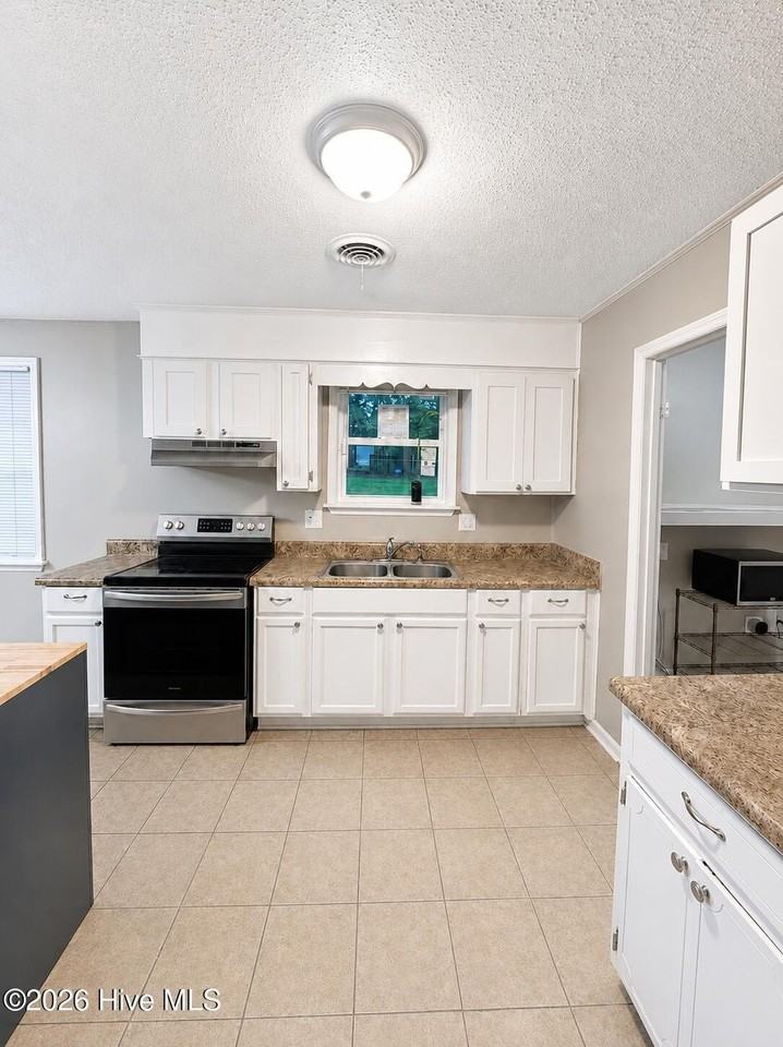3717 Stockholm Dr - Photo 3 of 15
