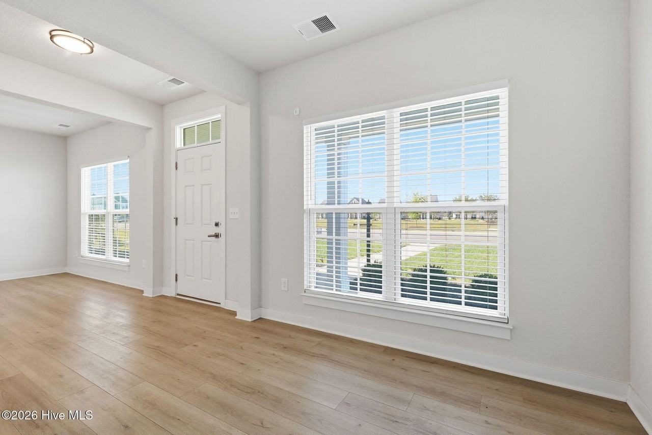 101 Iris Cir - Photo 4 of 43