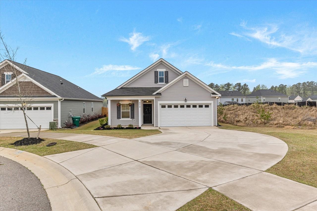 975 Newburn Dr - Photo 4 of 50