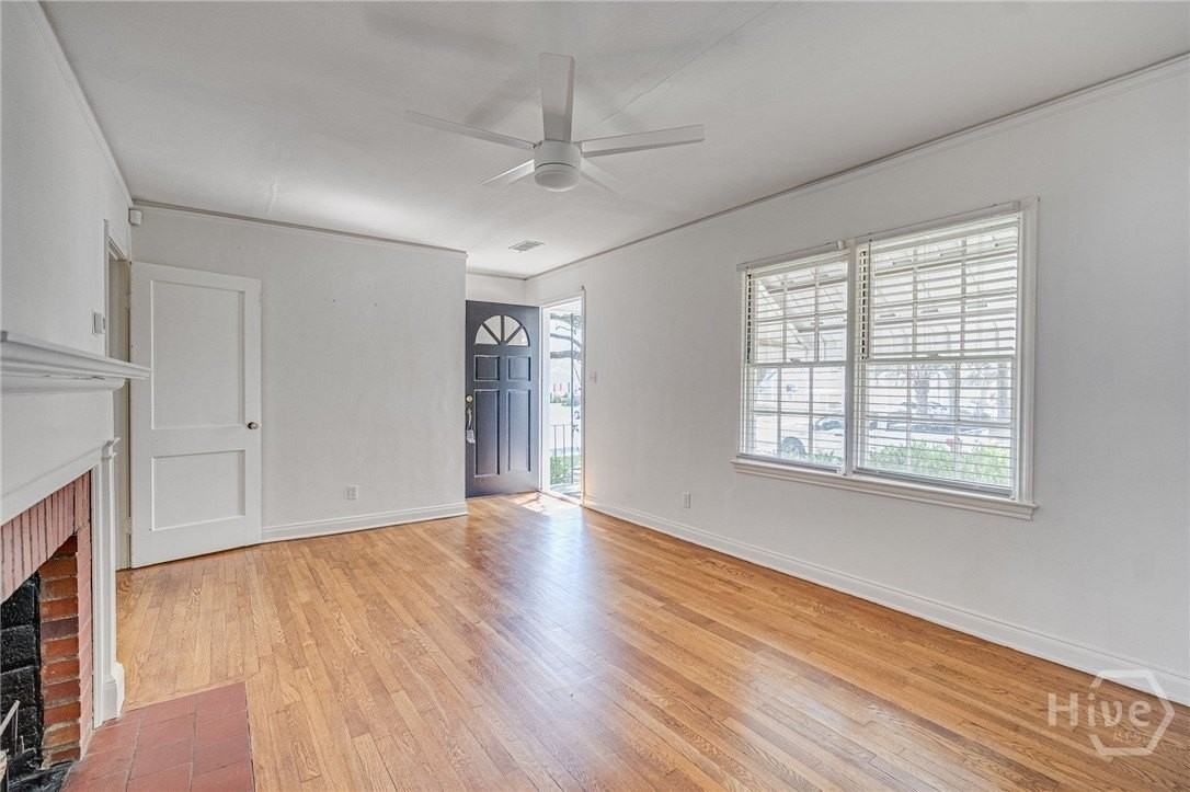 2142 E 42nd St - Photo 3 of 14