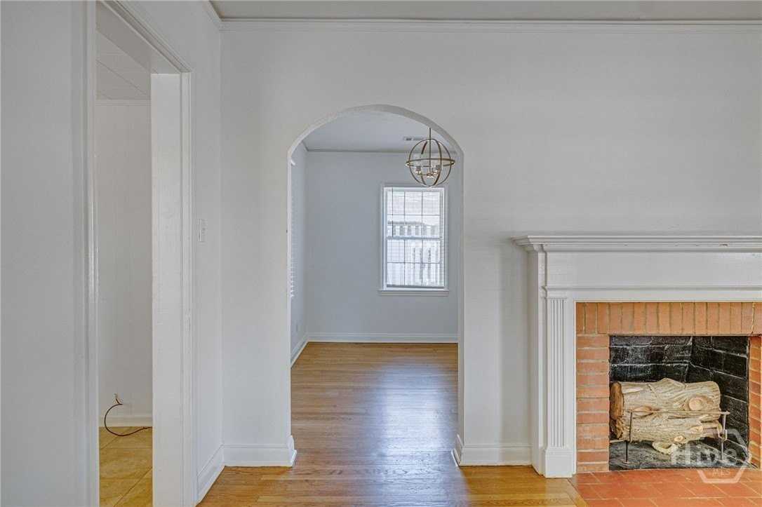 2142 E 42nd St - Photo 6 of 14