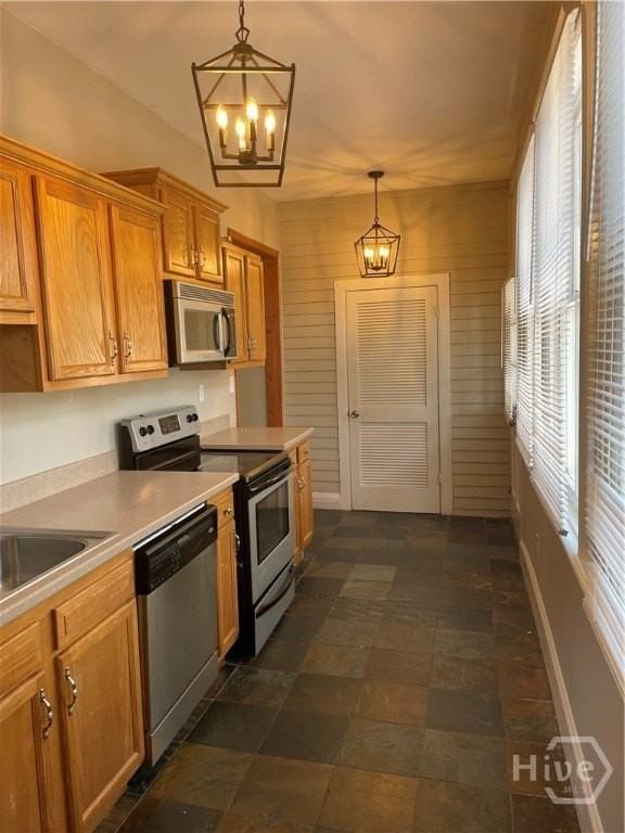 228 E Henry St #A - Photo 3 of 12