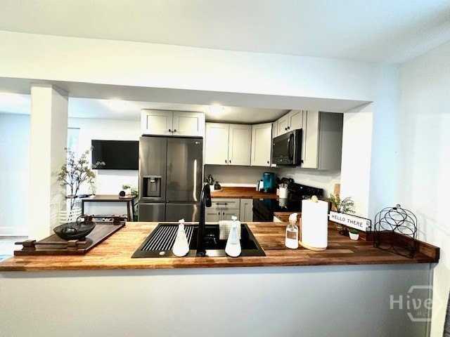 528 E 37th St #A - Photo 3 of 12