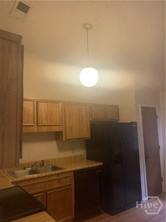 432 Edgewater Rd - Photo 7 of 14