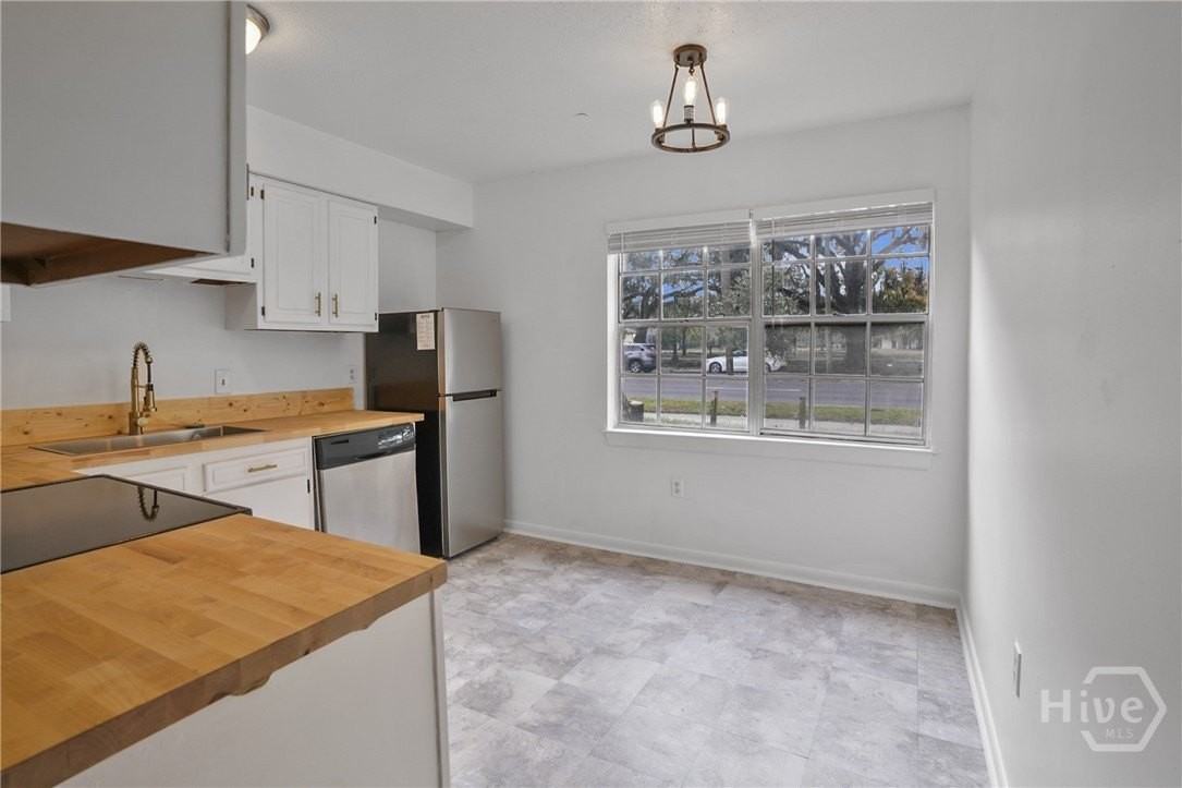 1220 E Victory Dr #1 - Photo 4 of 17