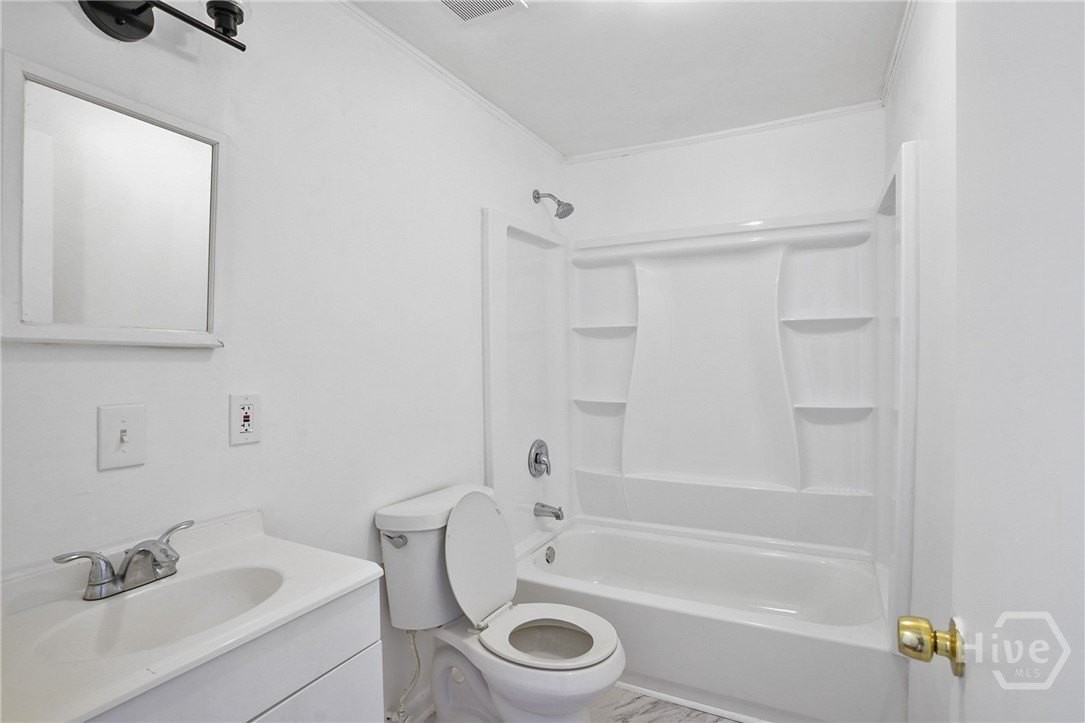 1220 E Victory Dr #1 - Photo 7 of 17
