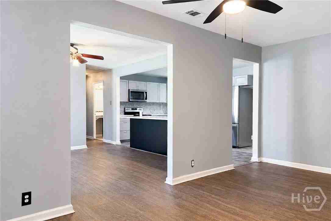 1621 Cloverdale Dr - Photo 6 of 19
