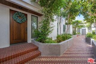 939 15th St #9 - Photo 4 of 8