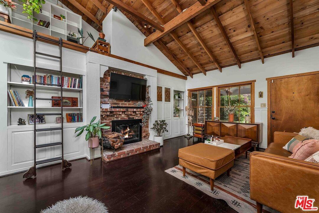 9859 Easton Dr - Photo 4 of 8