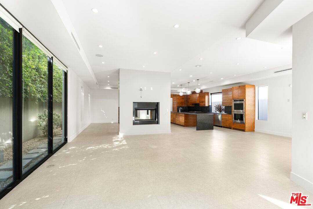 528 N Crescent Heights Blvd - Photo 3 of 8