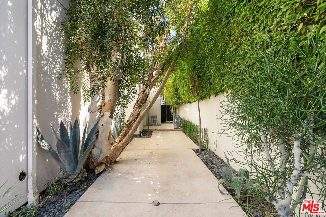 528 N Crescent Heights Blvd - Photo 6 of 8