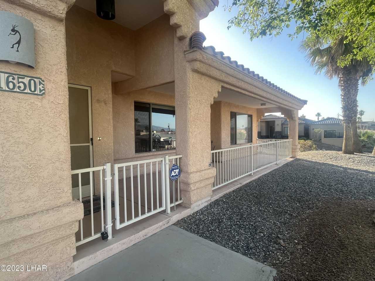 1650 Park Terrace Ave - Photo 2 of 27