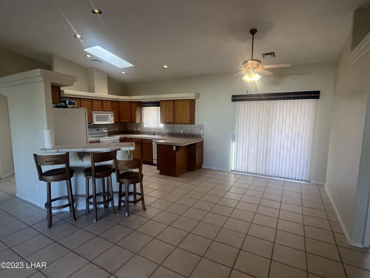 1650 Park Terrace Ave - Photo 4 of 27