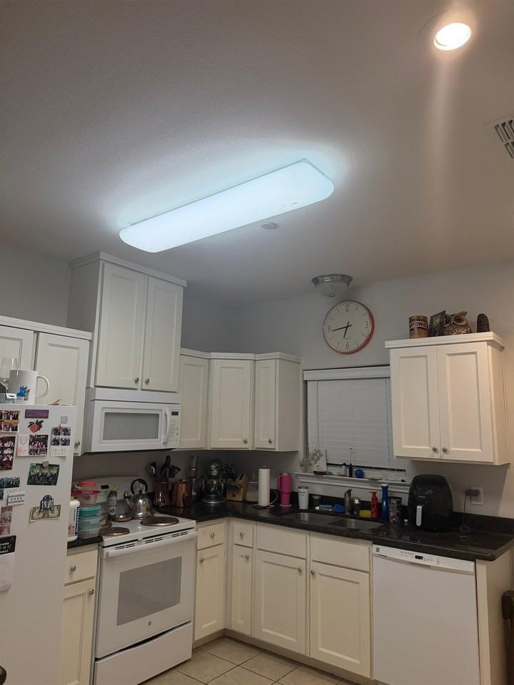 602 Basswood Dr #201 - Photo 2 of 10