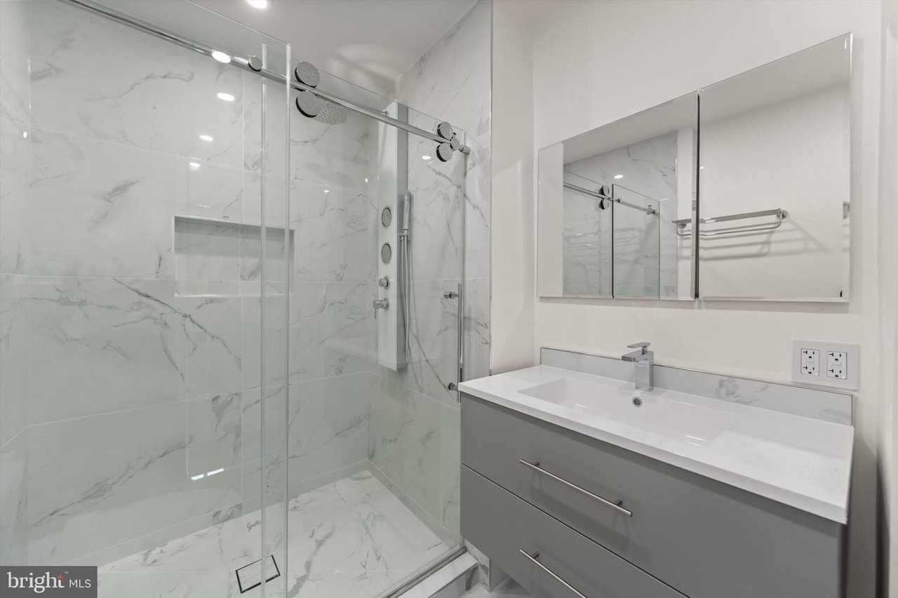 1525 35th St Nw - Photo 6 of 44