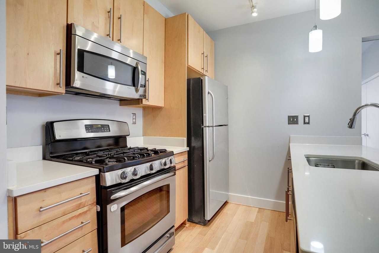 1435 Chapin St Nw - Photo 6 of 20