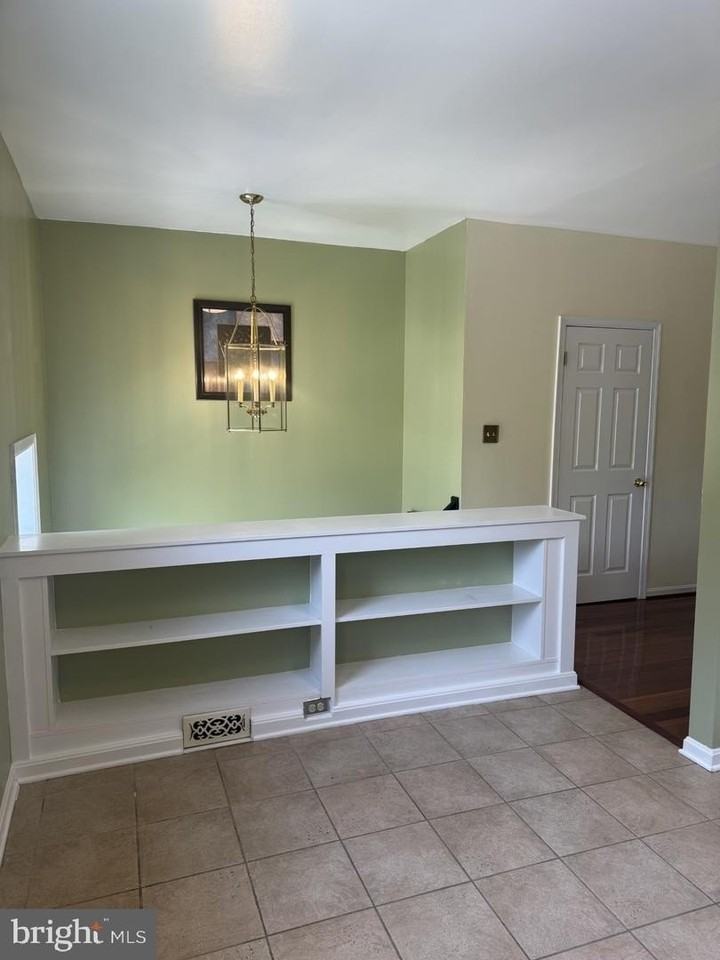 32 Alderman Ct - Photo 3 of 31
