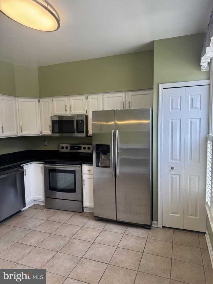 32 Alderman Ct - Photo 6 of 31