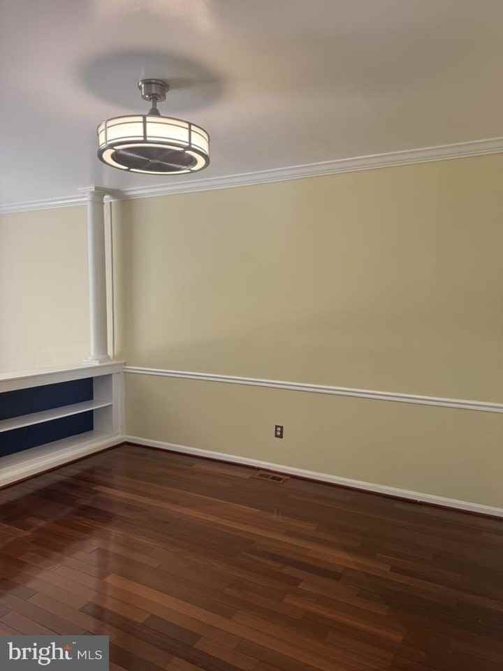 32 Alderman Ct - Photo 7 of 31
